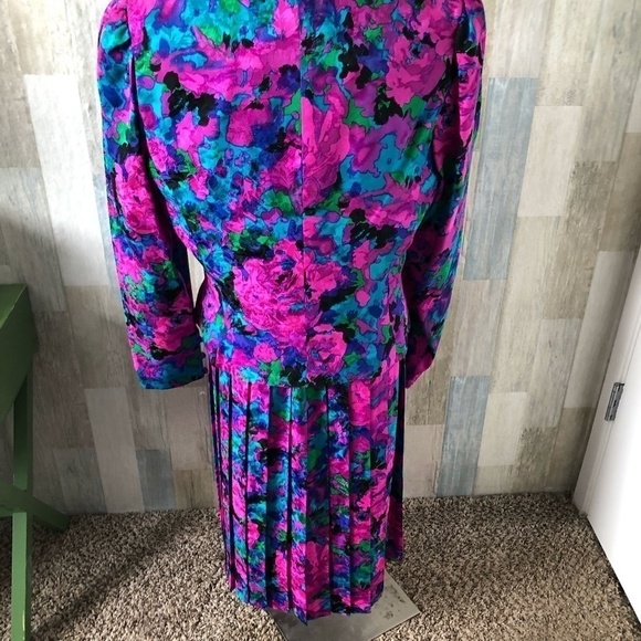 Vintage ADRIANNA PAPELL 100% Silk Blazer & Skirt Set - Picture 3 of 11